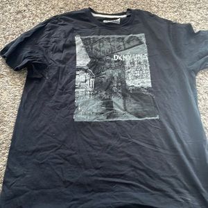 Mens XXL, DKNY tshirt